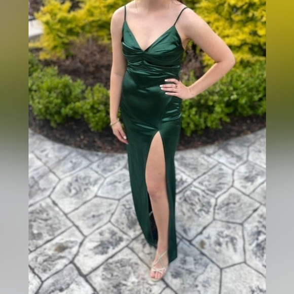 Emerald Green Windsor Dress Medium (7-8)